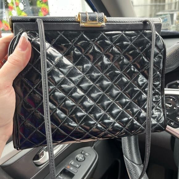 Vintage 80s Art Deco Designer Patent Leather bag in black Gold Clasp 6 - Picture 7 of 8